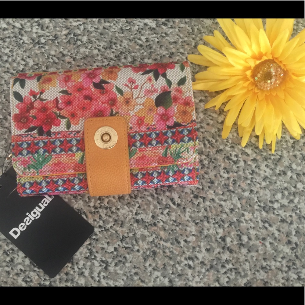 Beautiful Desigual Wallet 🌺
